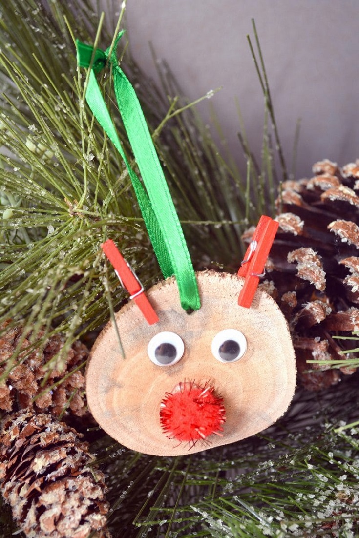 DIY Rustic Wood Slice Rudolph the Red Nosed Reindeer Ornament 